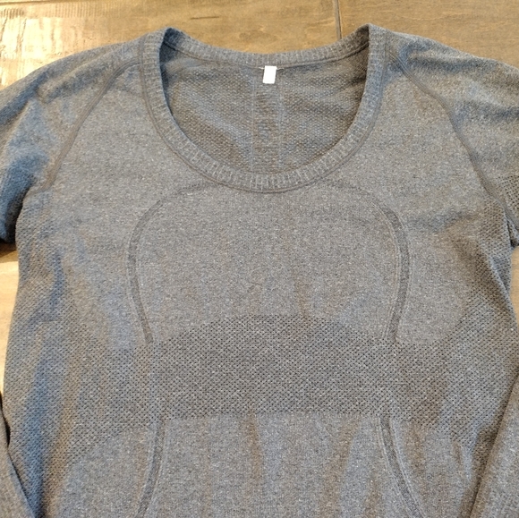 LULULEMON Women's Swiftly Tech gray long-sleeve top - 8 - Picture 5 of 12